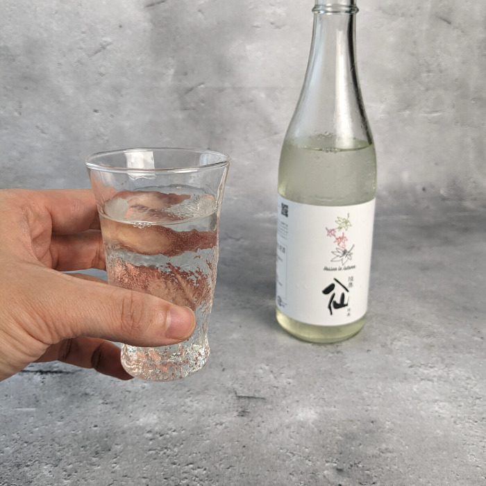 グラスに入った日本酒にしようで届いた日本酒「八仙」