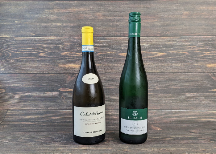 ポケットソムリエで届いたワイン、右「ピースポーター・ミヘルスベルク・シュペトレーゼ」左「カサル・ディ・セッラ」